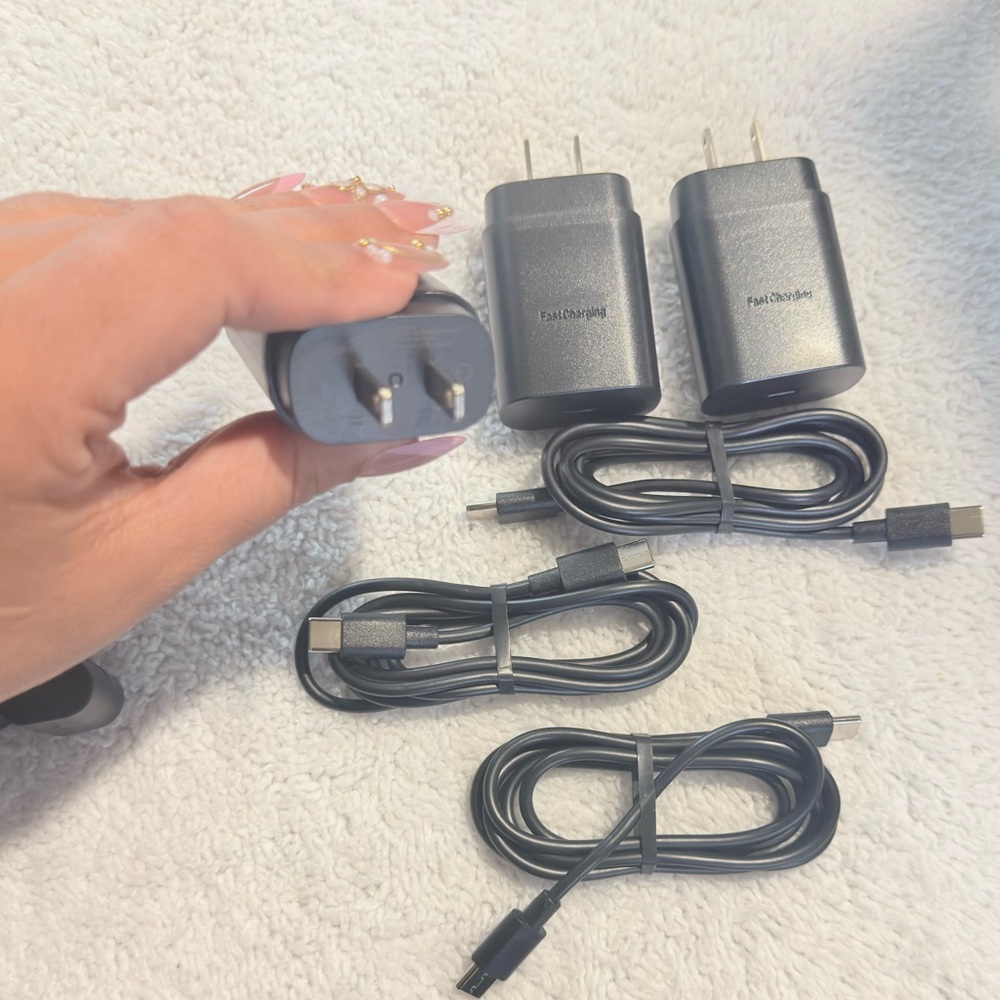 Pack of 3 Fast Charging Wall Adapters & USB-C to USB-C Cables - New in Box - Picture 5 of 7